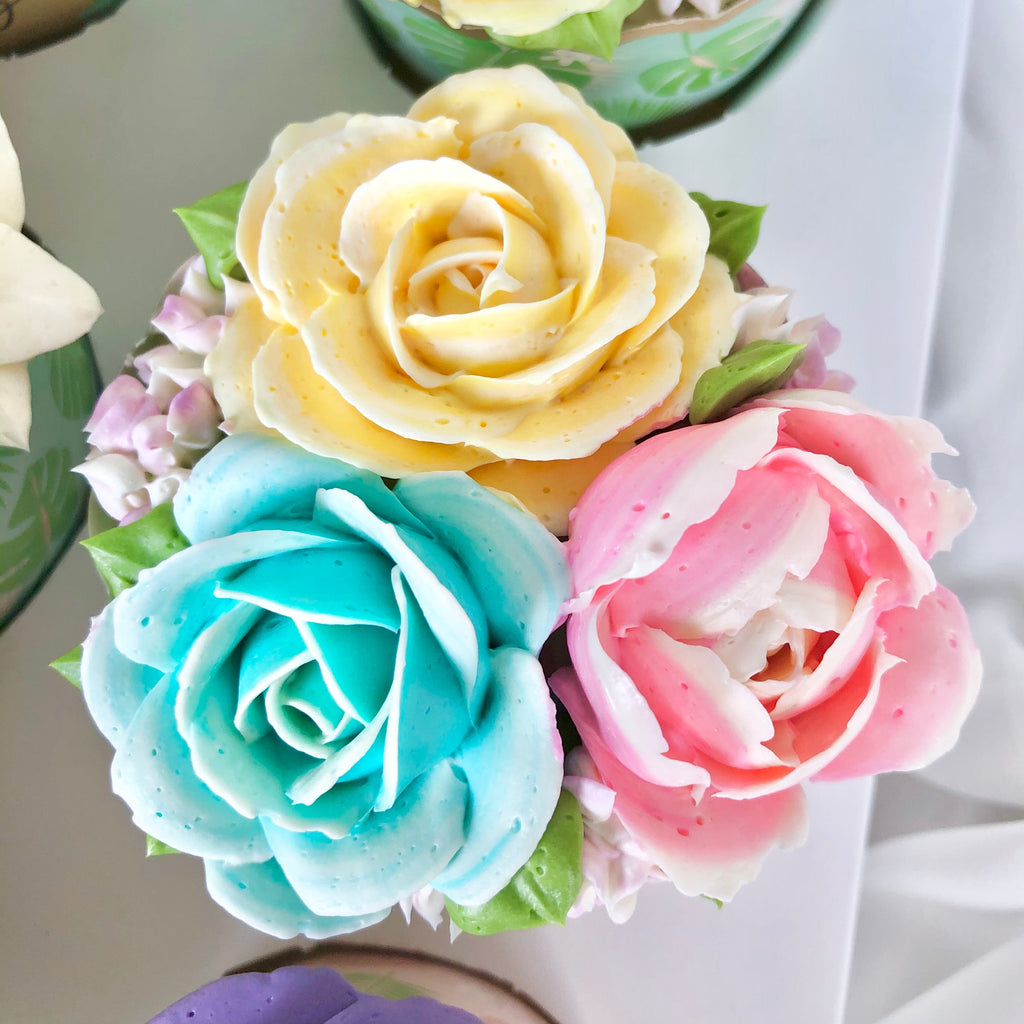 Classic Roses Cake