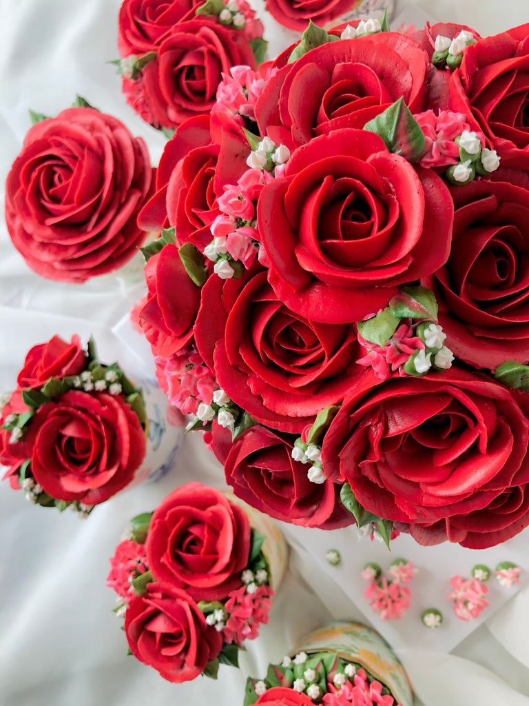 Classic Roses & Hydrangea Cake